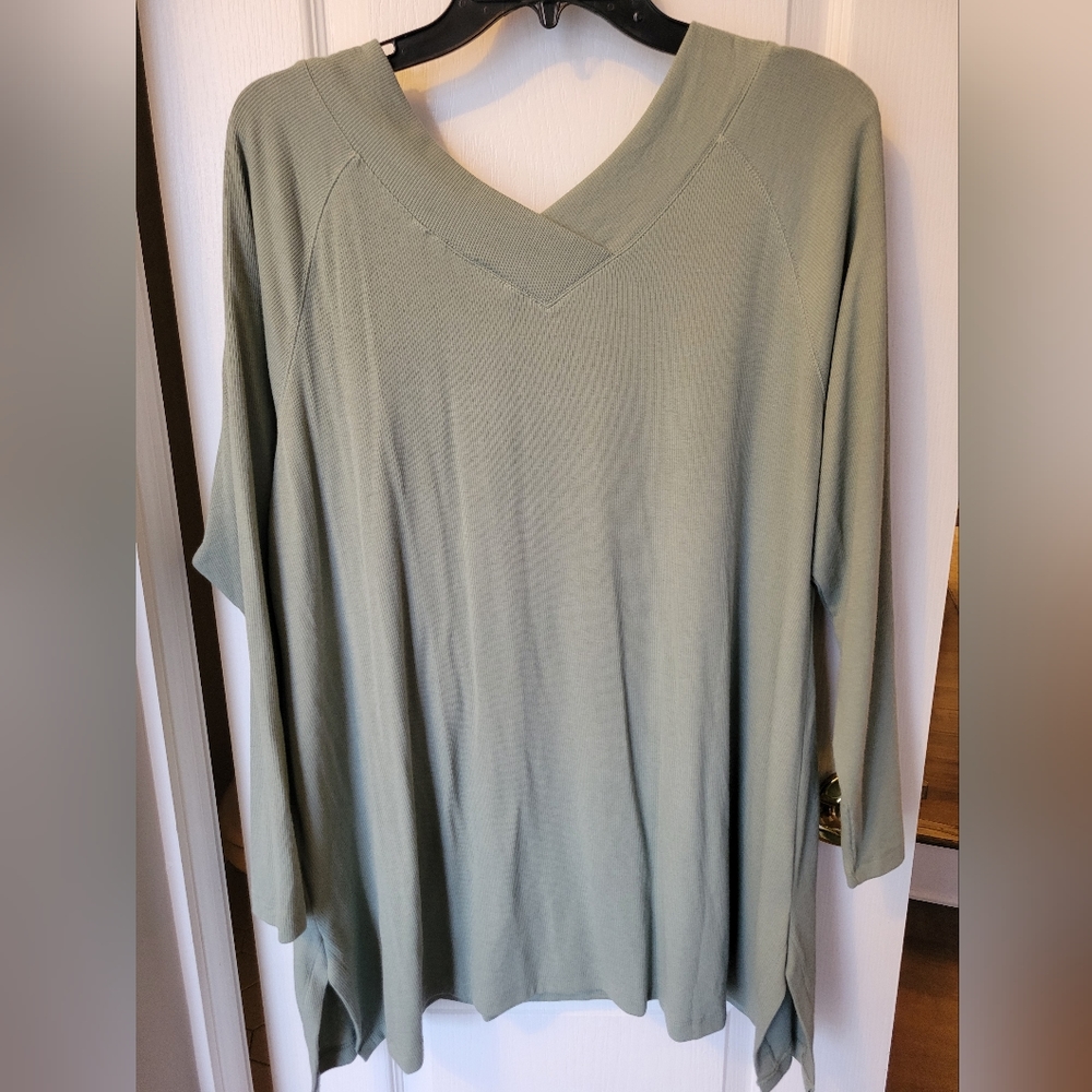 NWT Soft Surroundings Patina Green Double V Timely Tee Tunic Plus 1X (18W-20W) - Picture 3 of 9